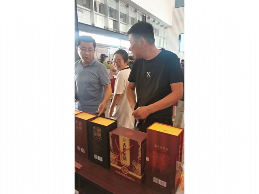 點擊查看實際尺寸<br>標題：名流村酒業(yè) 閱讀次數(shù)：190