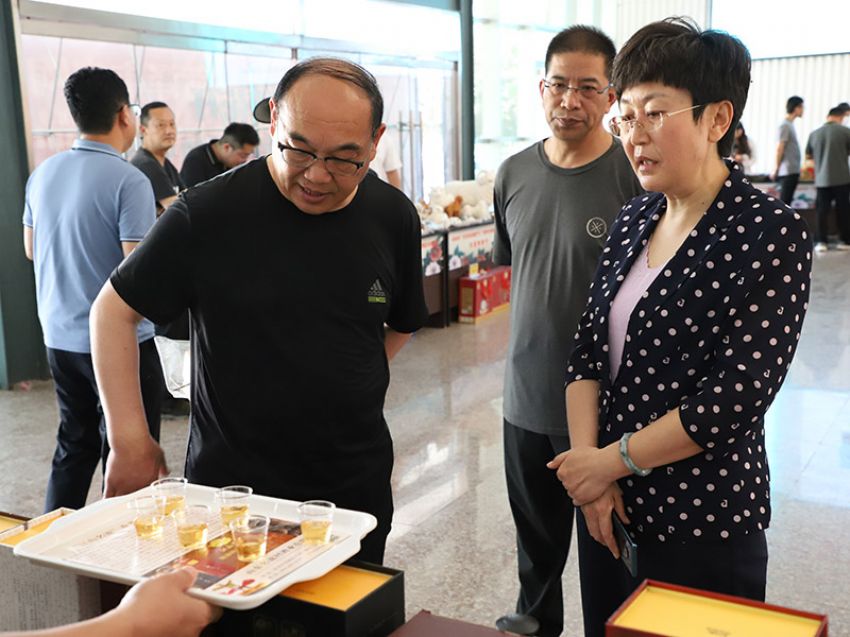 點擊查看實際尺寸<br>標題：名流村酒業(yè) 閱讀次數(shù)：201