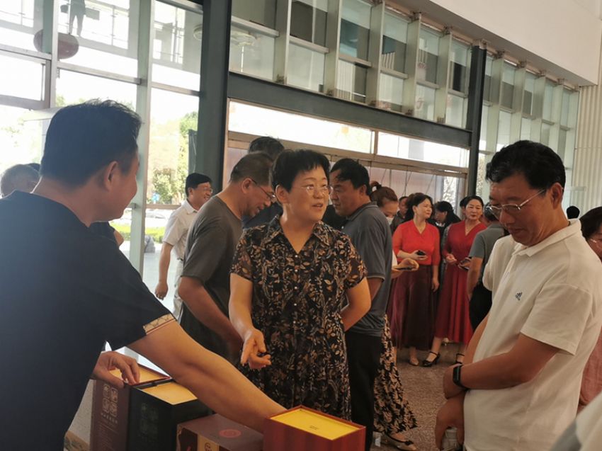點擊查看實際尺寸<br>標題：名流村酒業(yè) 閱讀次數(shù)：185